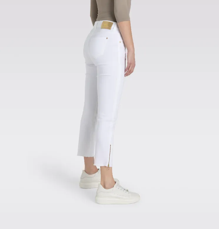 MAC<BR>
Rich Slim Chic Shortened with Detailed Hem Jeans<BR>
White<BR>