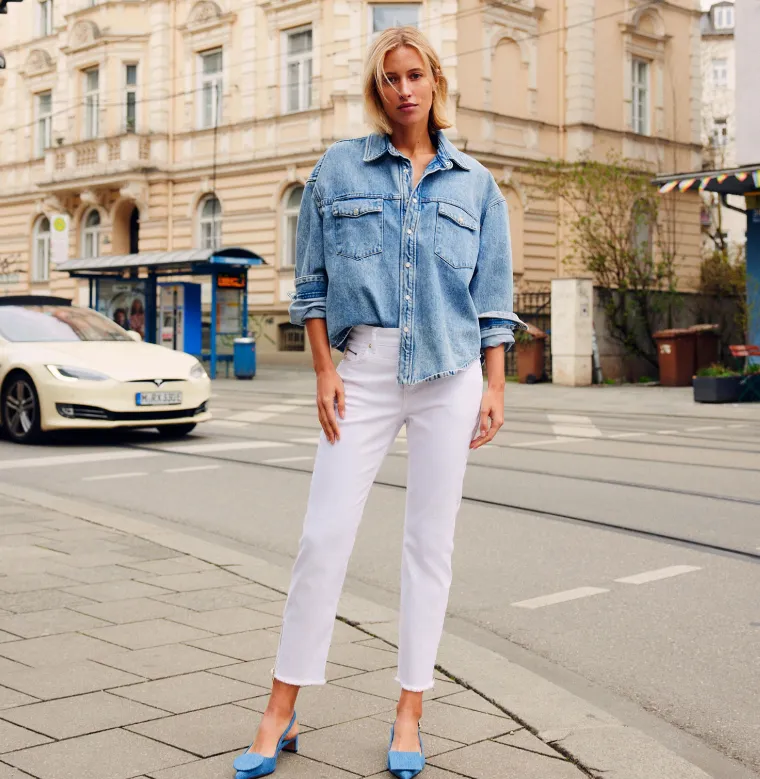 MAC<BR>
Rich Slim Chic Shortened with Detailed Hem Jeans<BR>
White<BR>
